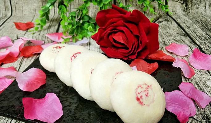 《妄想山海鲜花饼制作攻略》（游戏中尽情享受鲜花饼的独特魅力）